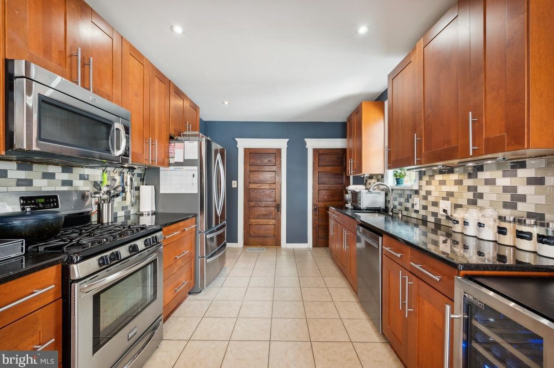 8 Mt Vernon Ave, Haddonfield NJ 08033-2325 exterior