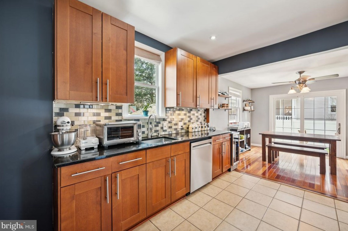 8 Mt Vernon Ave, Haddonfield NJ 08033-2325 exterior