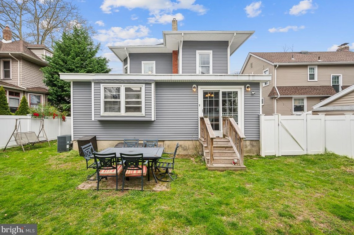 8 Mt Vernon Ave, Haddonfield NJ 08033-2325 exterior