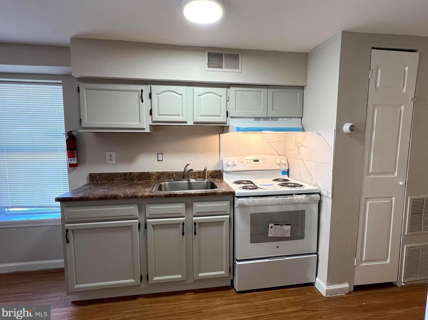 118 N 3rd St, Camden, NJ 08102