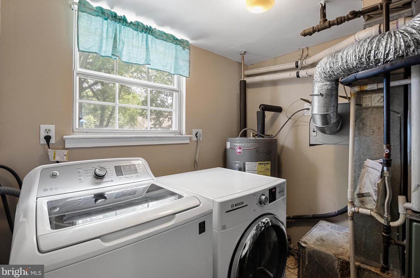 8314 Collins Ave, Camden NJ 08109-3567 exterior