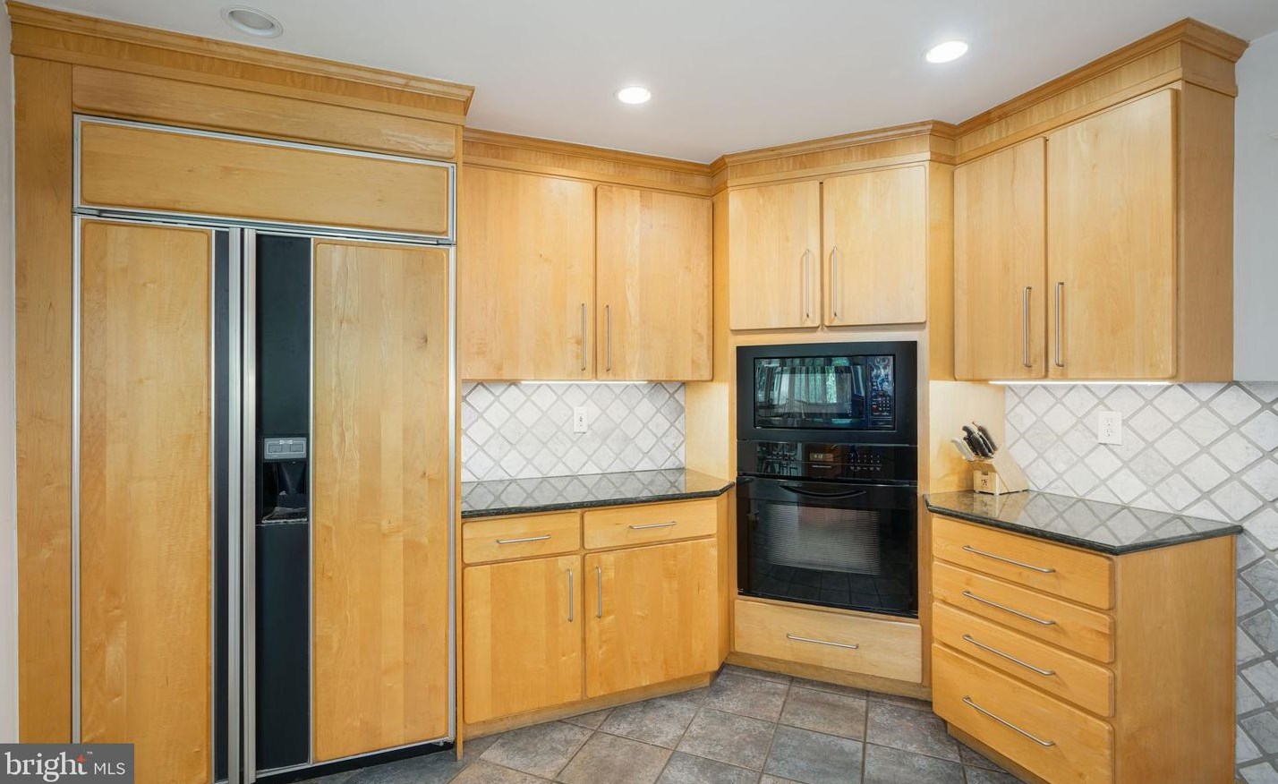 81 Chews Lndg Rd, Tavistock NJ 08033-3843 exterior