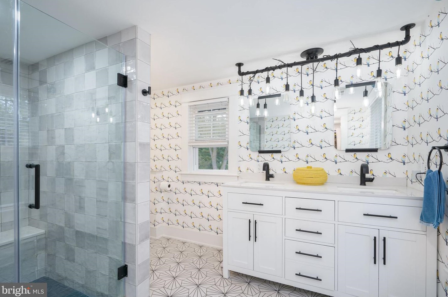 81 Chews Lndg Rd, Tavistock NJ 08033-3843 exterior