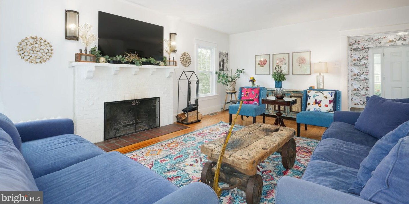 81 Chews Lndg Rd, Tavistock NJ 08033-3843 exterior