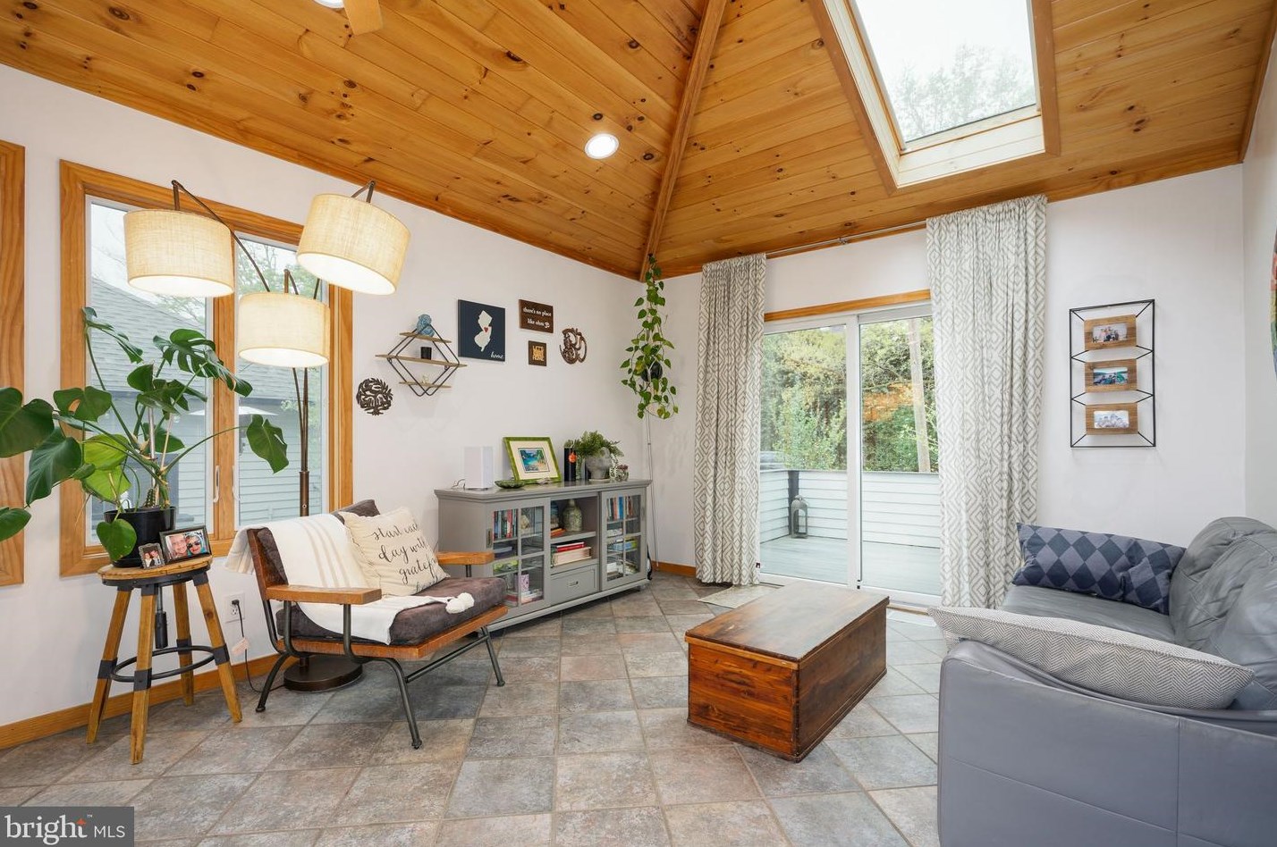 81 Chews Lndg Rd, Tavistock NJ 08033-3843 exterior