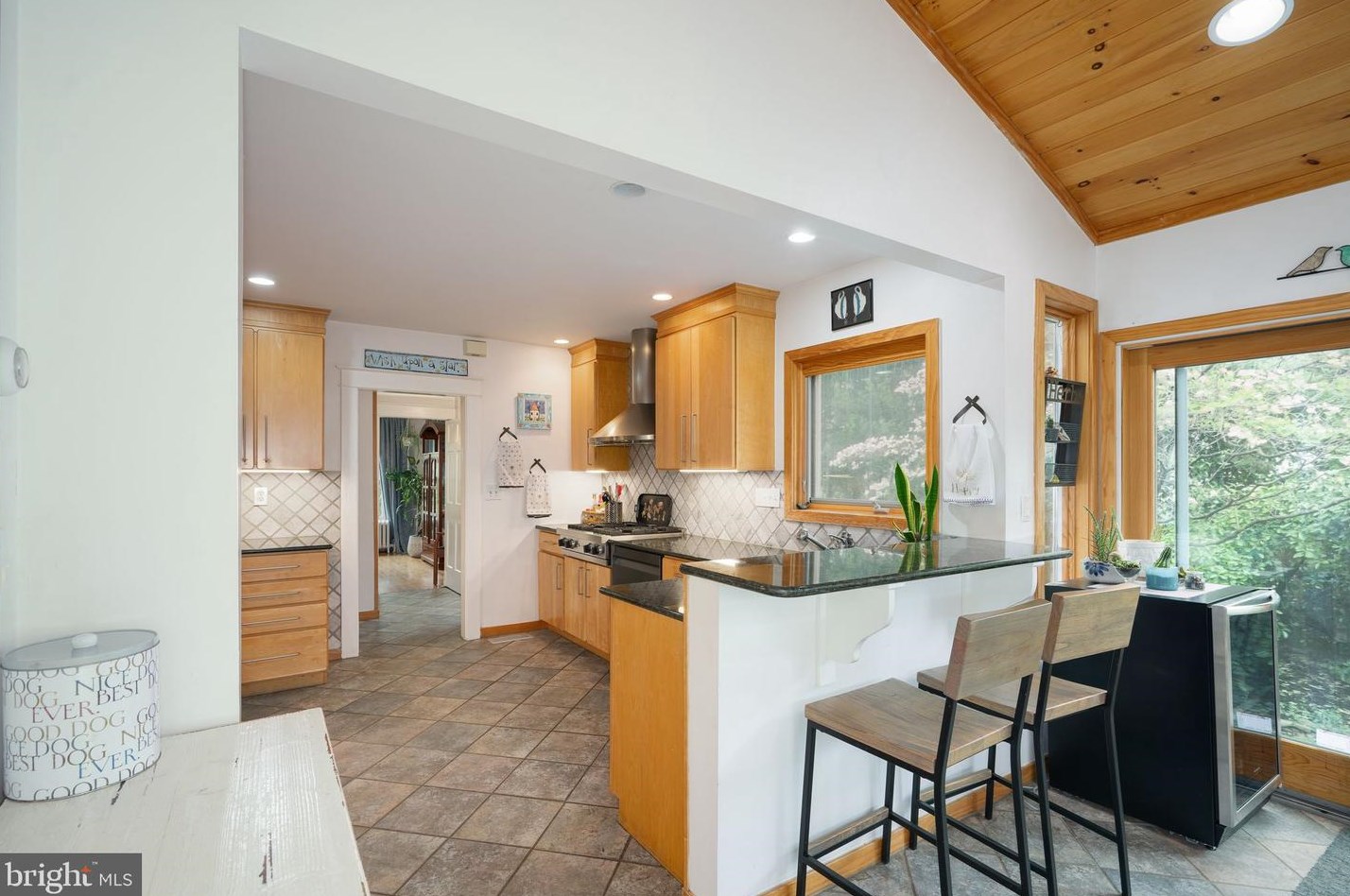 81 Chews Lndg Rd, Tavistock NJ 08033-3843 exterior