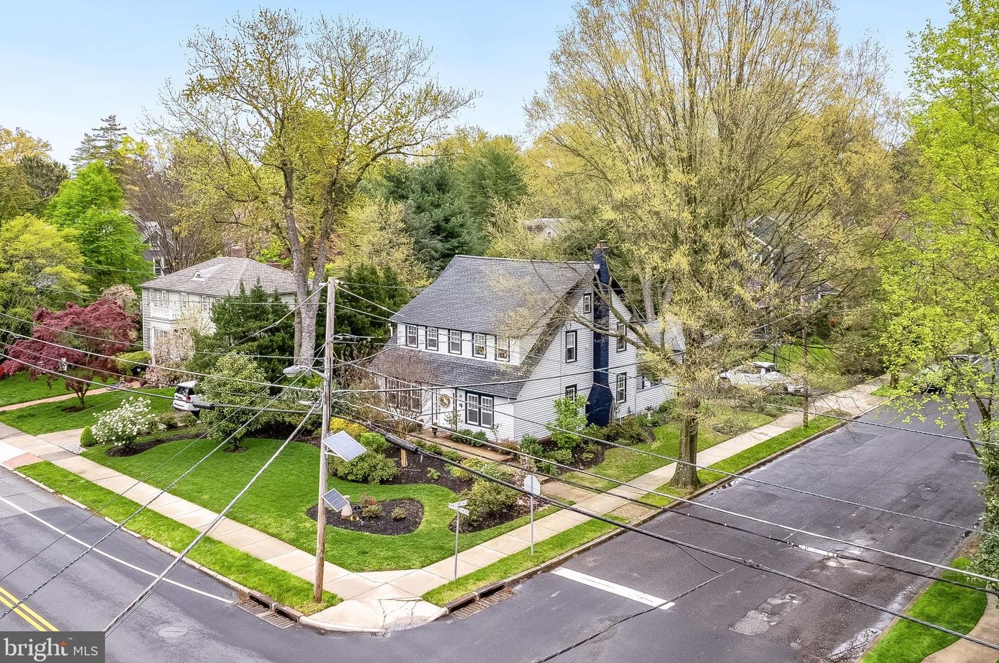 81 Chews Lndg Rd, Tavistock NJ 08033-3843 exterior