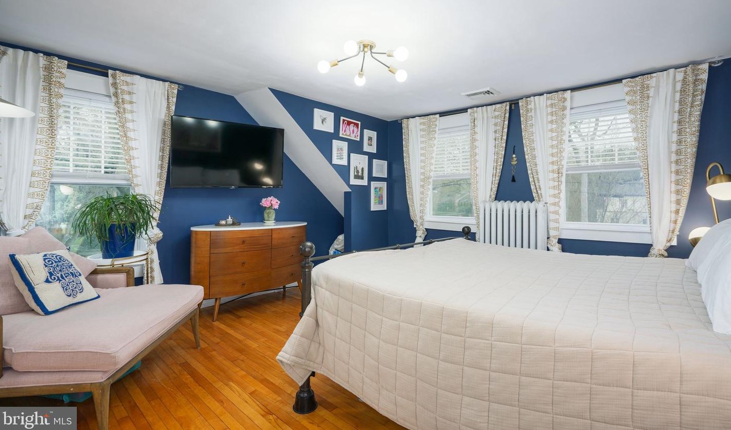 81 Chews Lndg Rd, Tavistock NJ 08033-3843 exterior