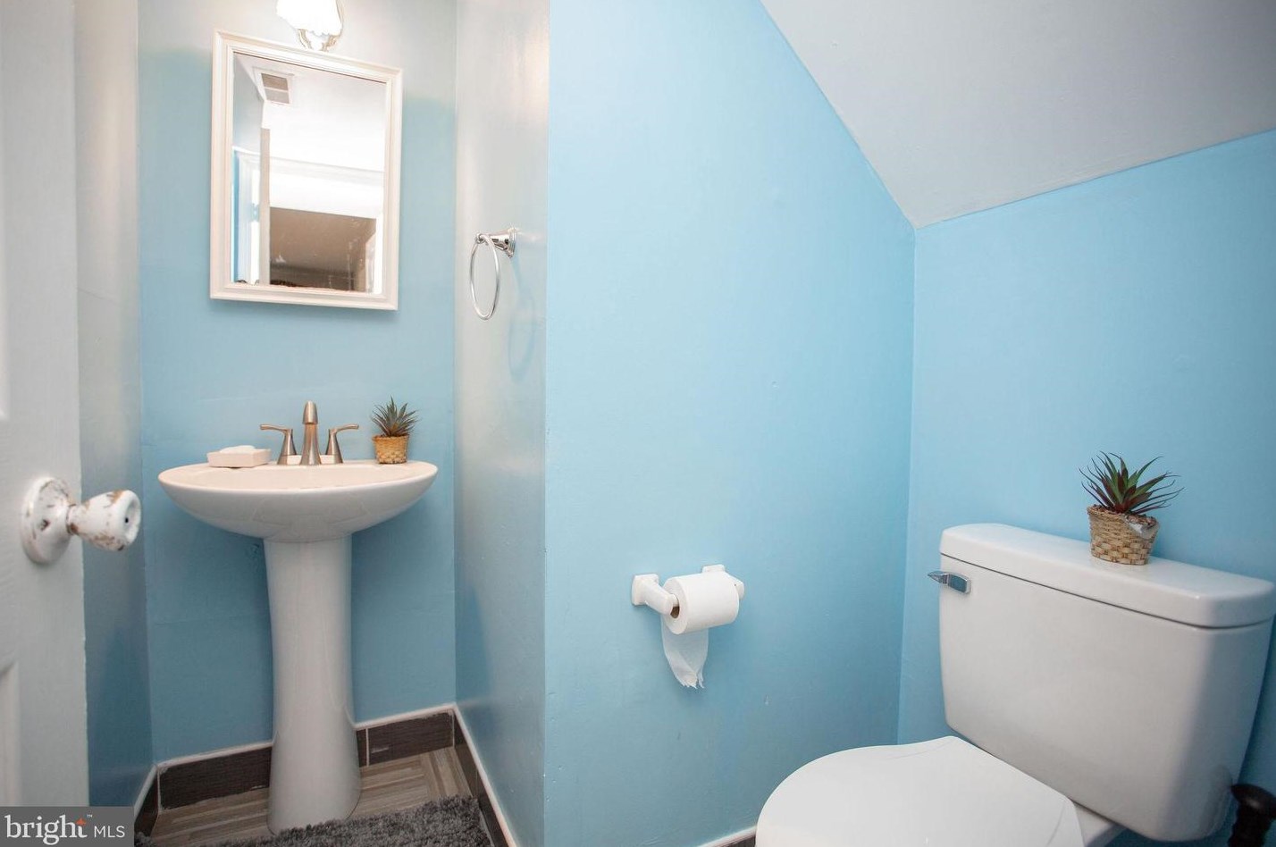 8421 Wyndam Rd, Camden NJ  08109-3219 exterior