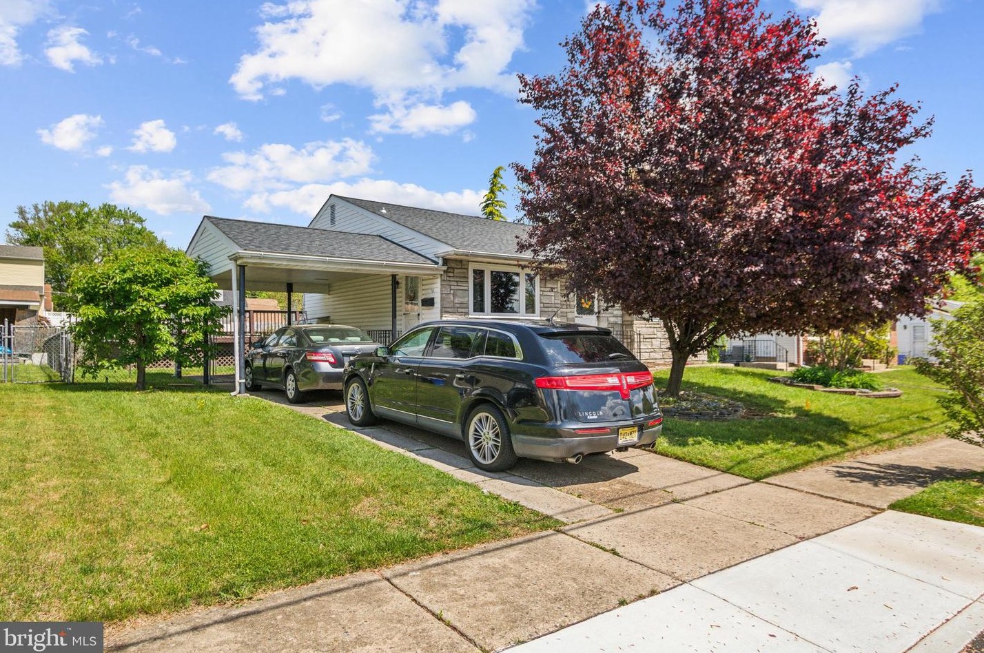17 E Maple Ave, Gloucester, NJ 08031