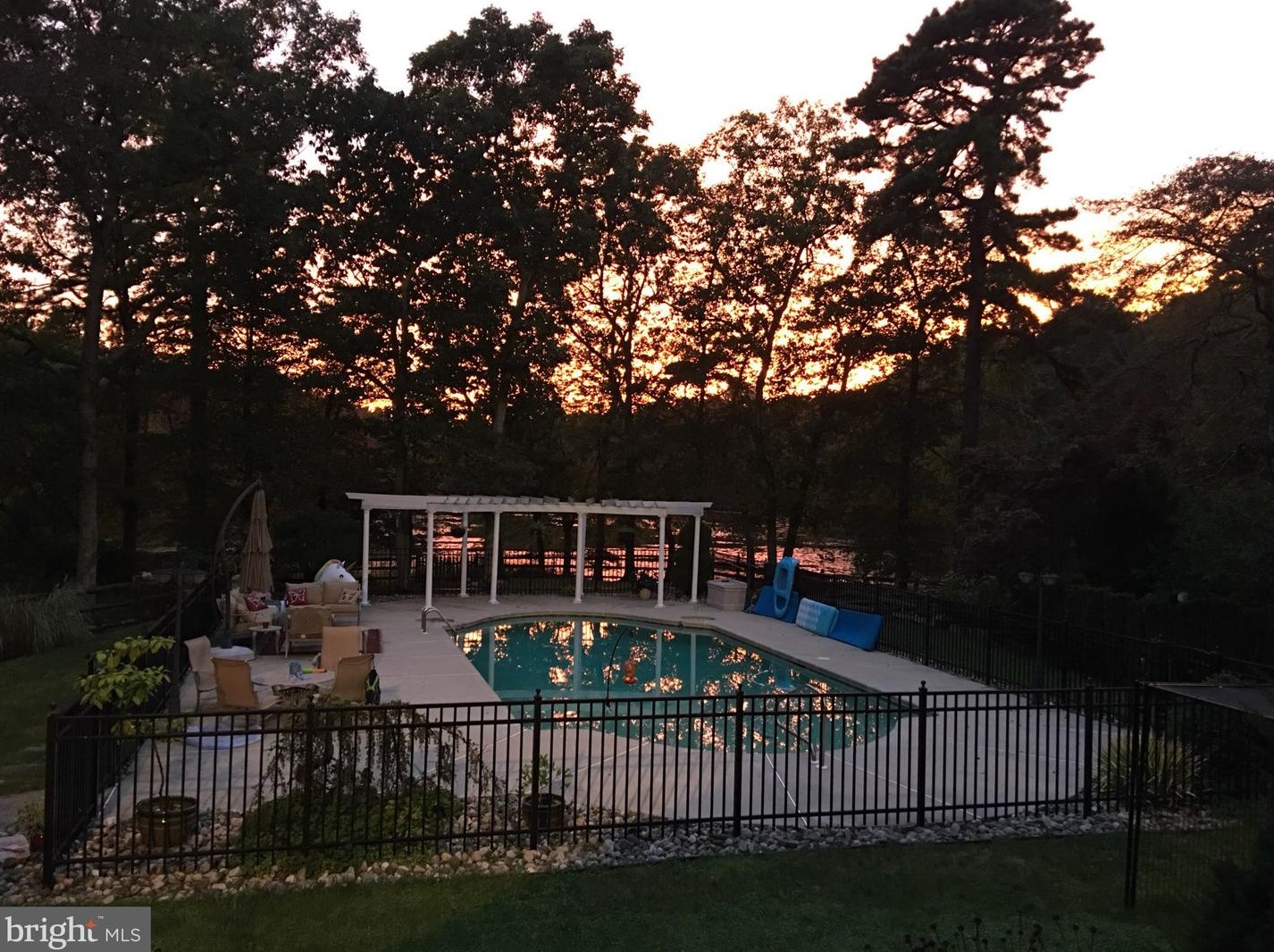 10 Winterberry Ln, Gibbsboro, NJ 08026-1509