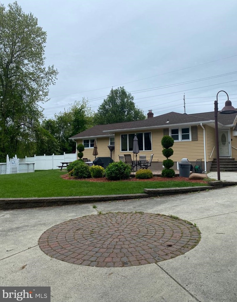 5705 River Rd, Camden, NJ 08110