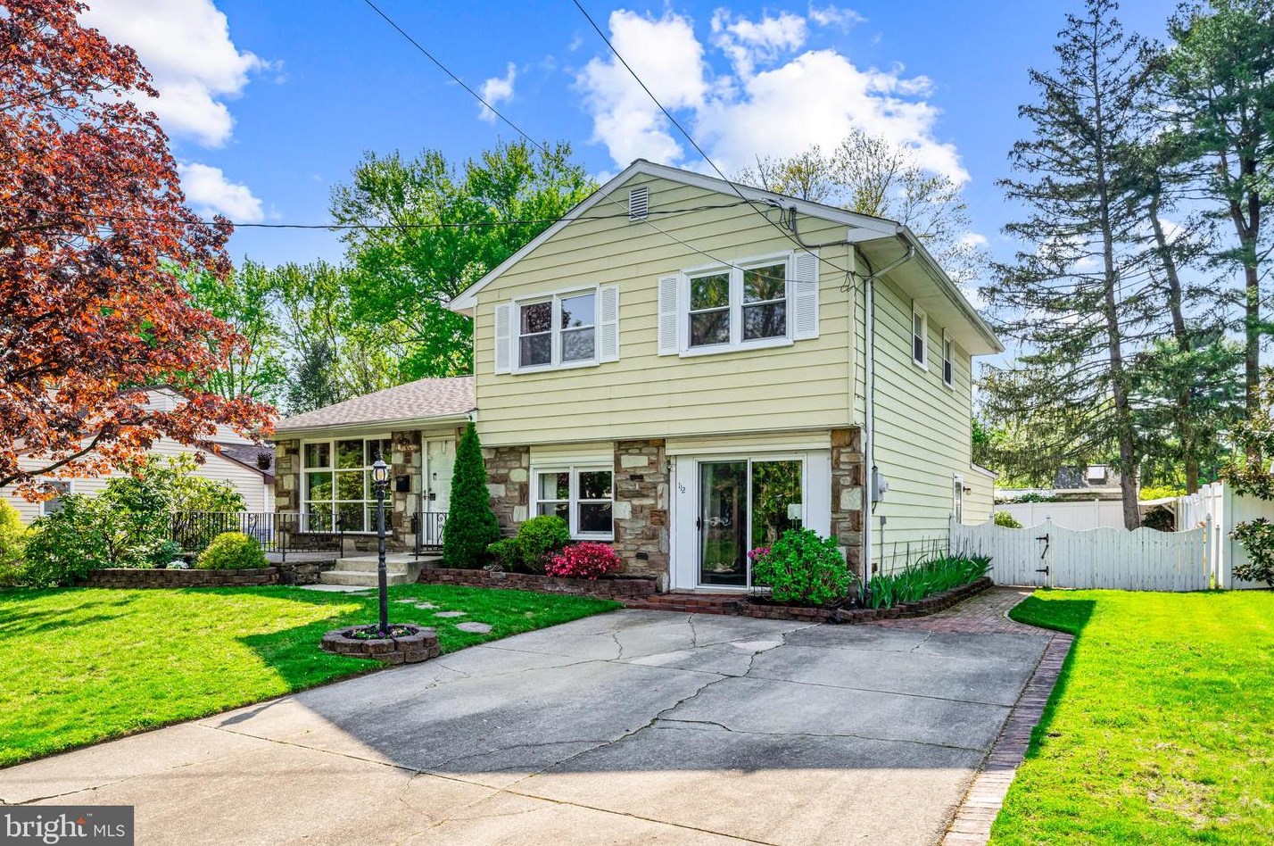 112 Surrey Rd, Franklin Township, NJ 08043