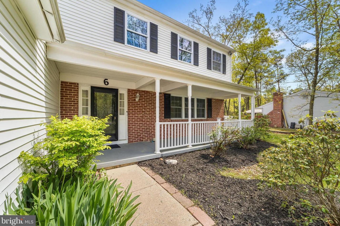6 Woodhurst Dr, Franklin Township, NJ 08043