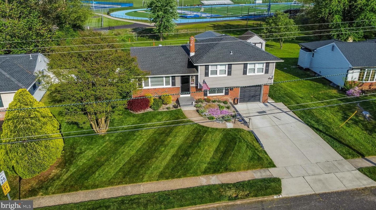 155 Clement Dr, Somerdale, NJ 08083