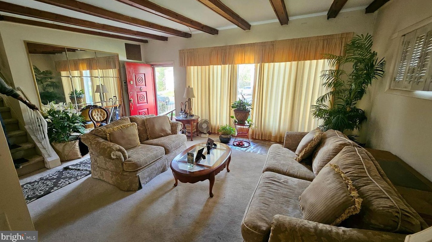 11 Gloucester Ave, Somerdale, NJ 08083
