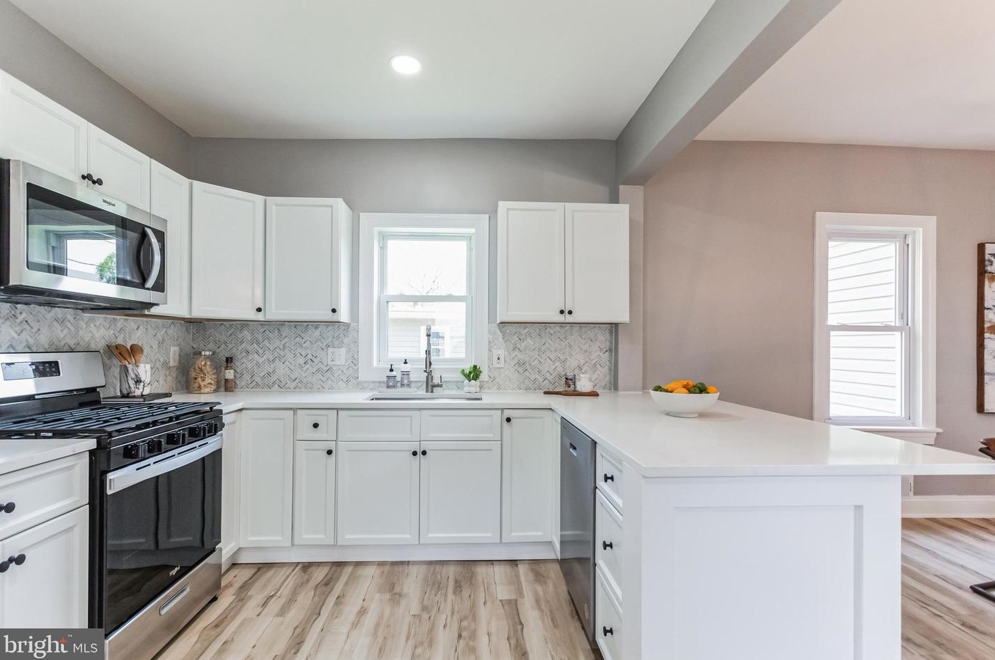 407 Kingston Ave, Barrington, NJ 08007-1049