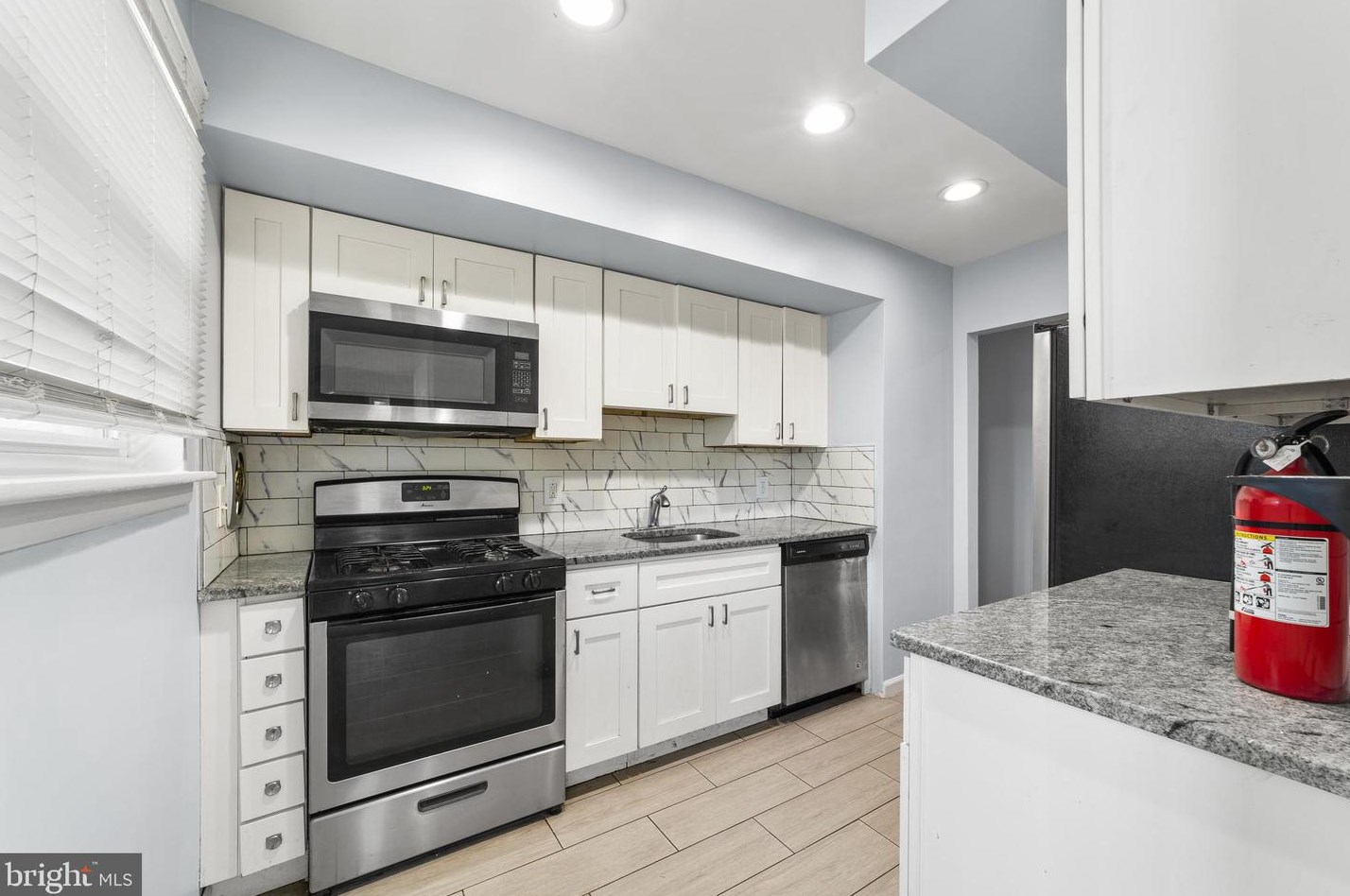 8413 Stow Rd, Camden NJ 08110-3337 exterior