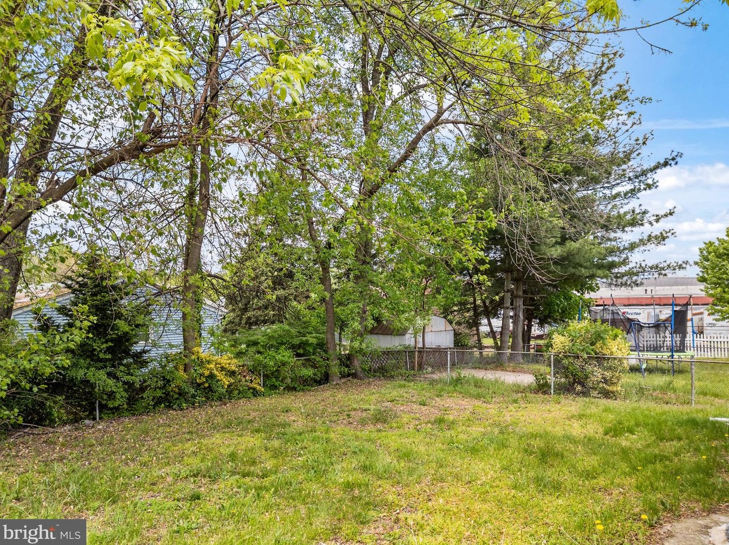 8413 Stow Rd, Camden NJ 08110-3337 exterior