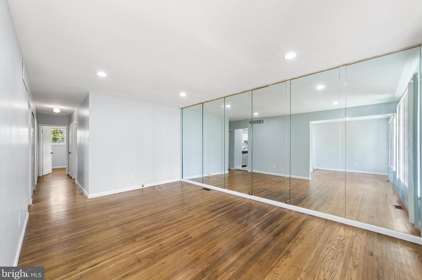 8413 Stow Rd, Camden NJ 08110-3337 exterior