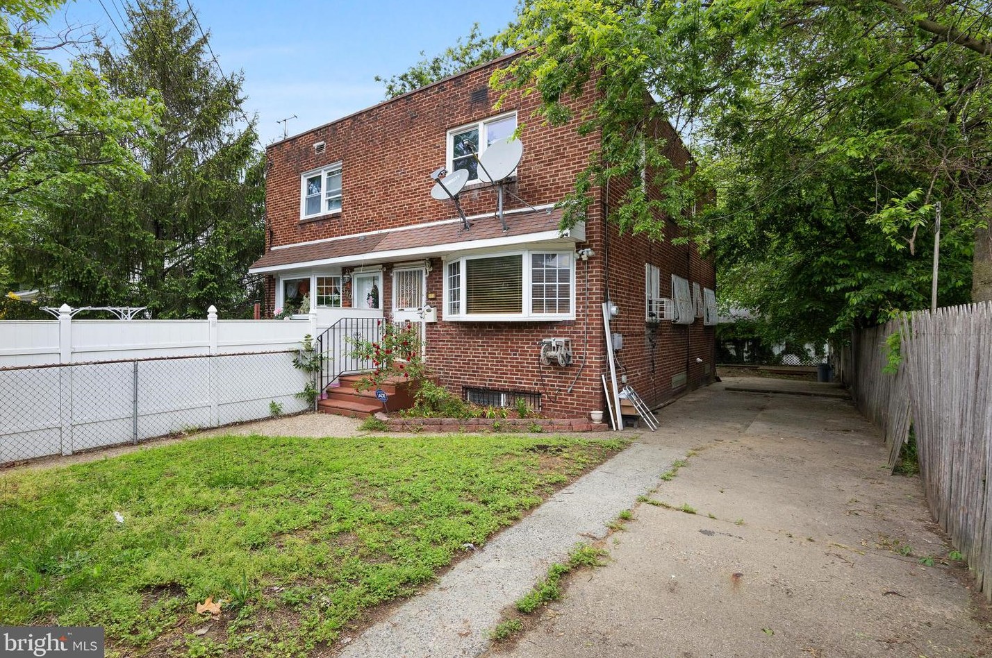 372 Garden Ave, Camden, NJ 08105