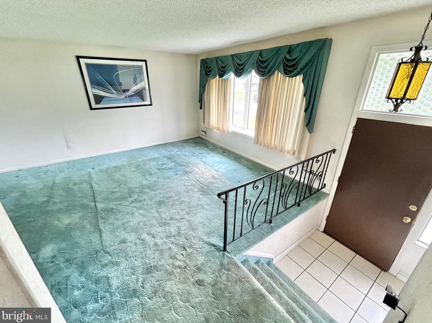 1000 Coronet Ln, Somerdale, NJ 08083-2210