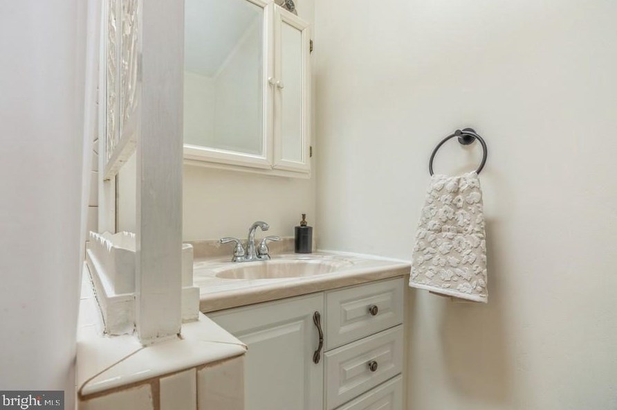 617 Division St, Gloucester NJ 08030-2335 exterior