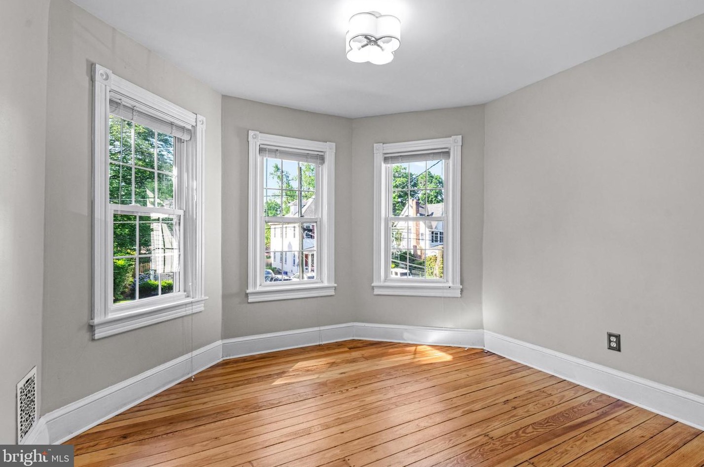 213 Park Ave, Haddonfield NJ 08033-1639 exterior