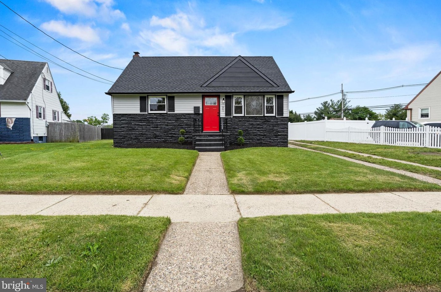 861 Devenney Dr, Gloucester, NJ 08031