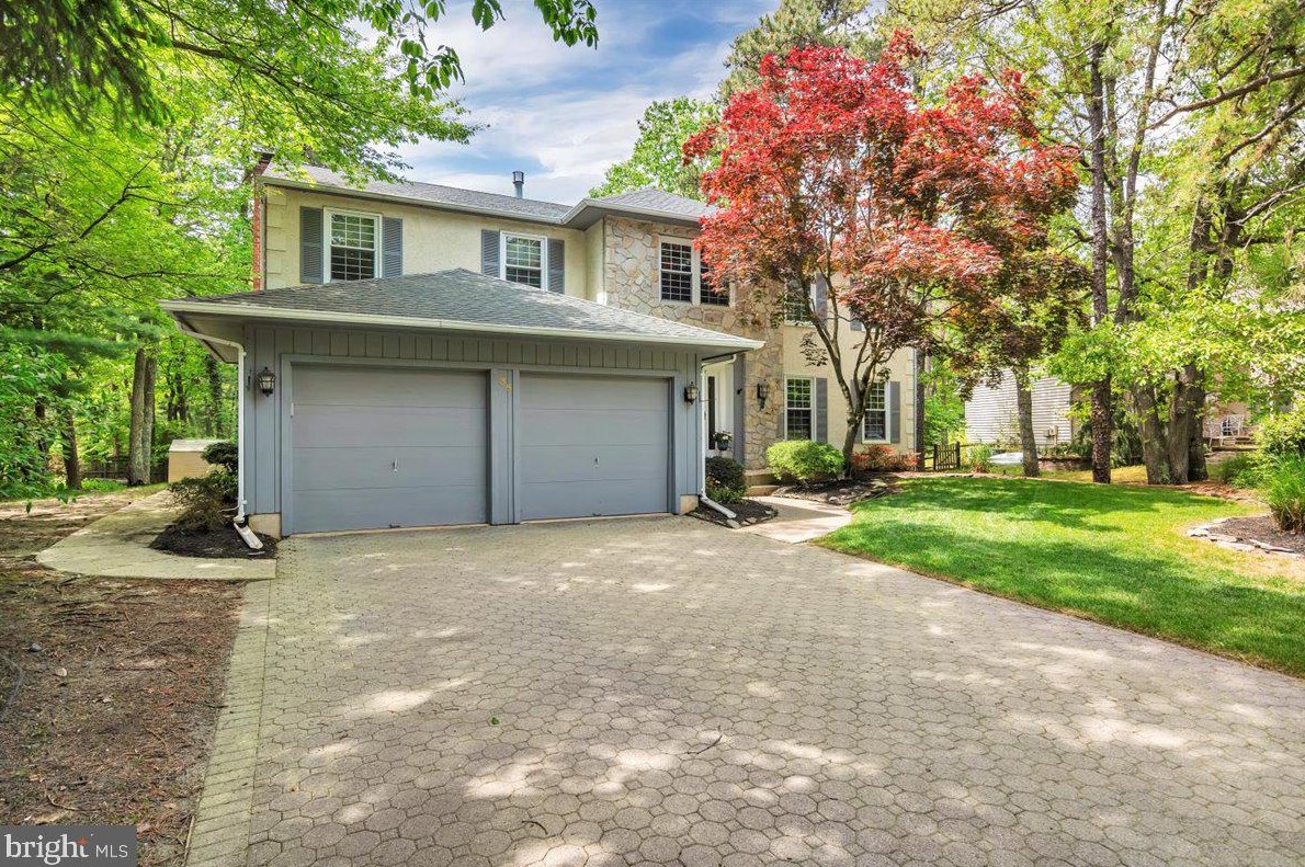 35 Chadwick Dr, Franklin Township, NJ 08043