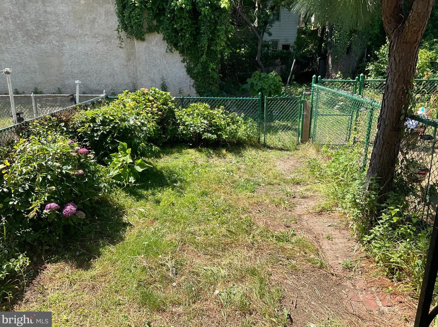 712 Spruce St, Camden NJ 08103-3230 exterior