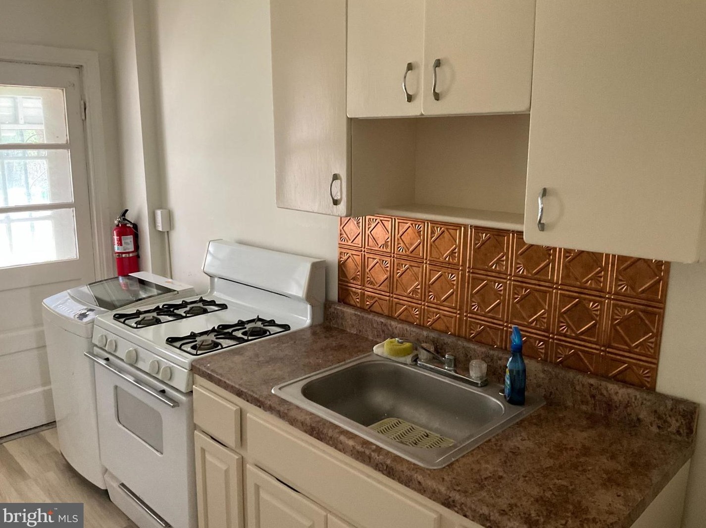 712 Spruce St, Camden NJ 08103-3230 exterior