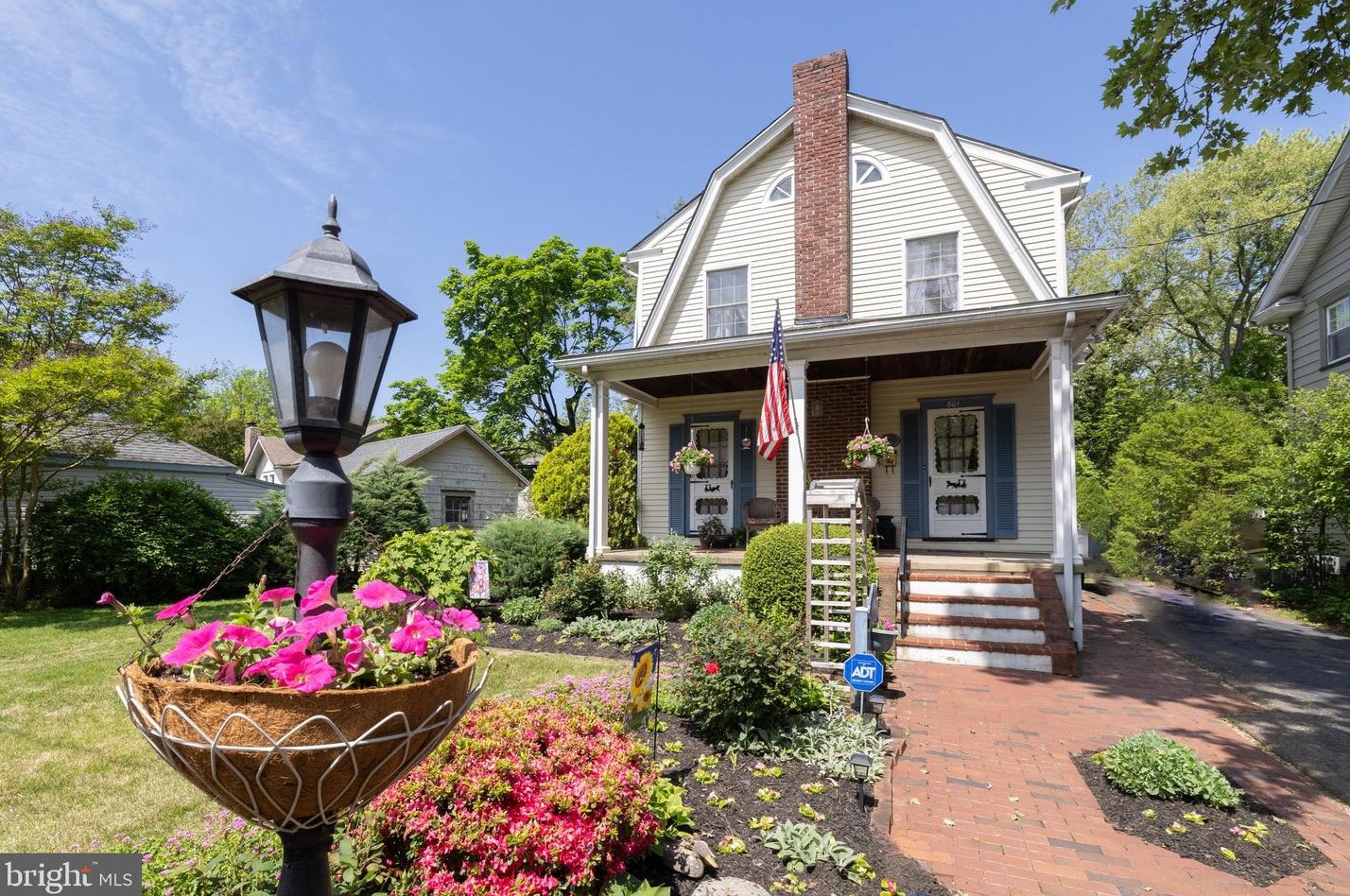 601 Shady Ln, Camden, NJ 08108