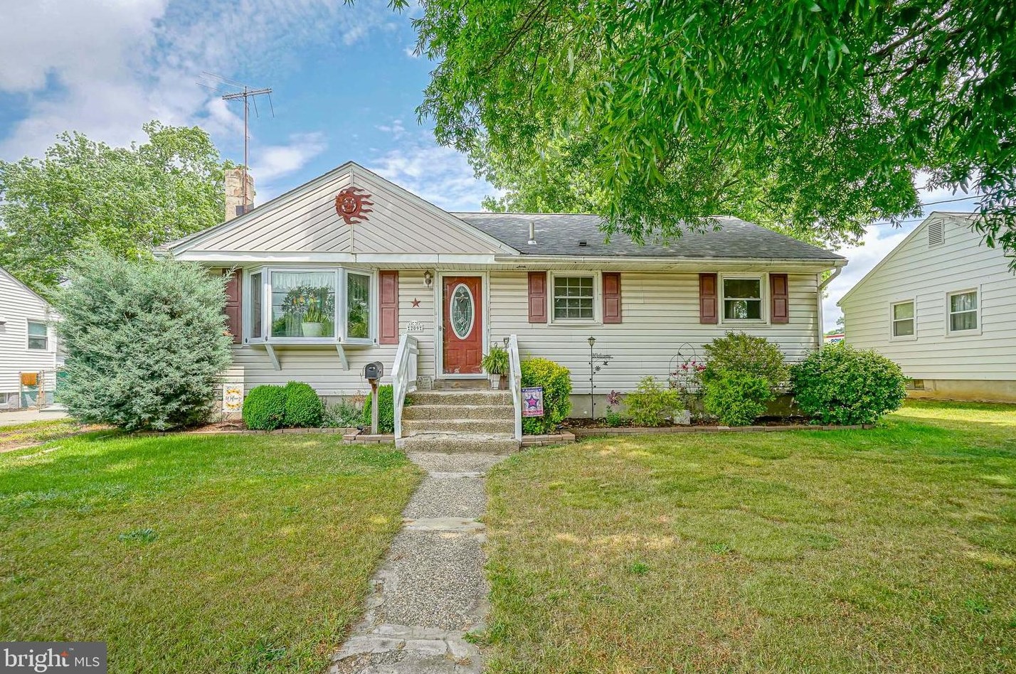 209 E Monroe Ave, Magnolia, NJ 08049