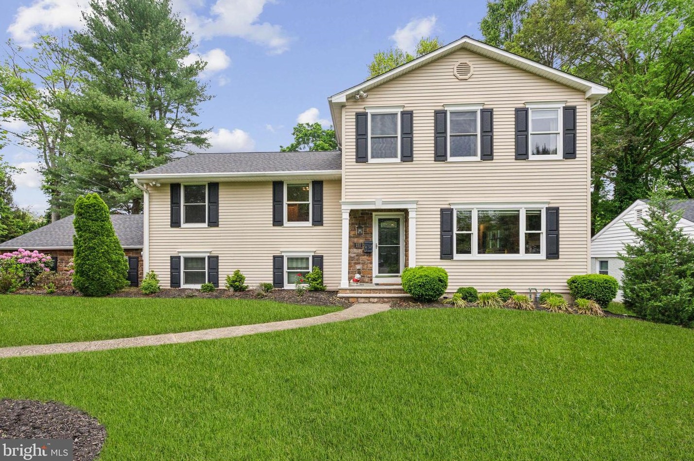 237 Oak Ave, Tavistock, NJ 08033-3922