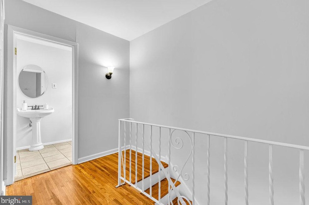 8421 Stow Rd, Camden NJ 08110-3337 exterior