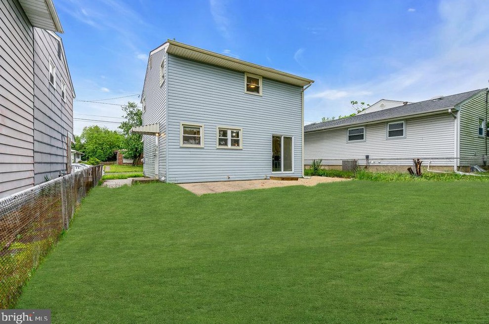 8421 Stow Rd, Camden NJ 08110-3337 exterior