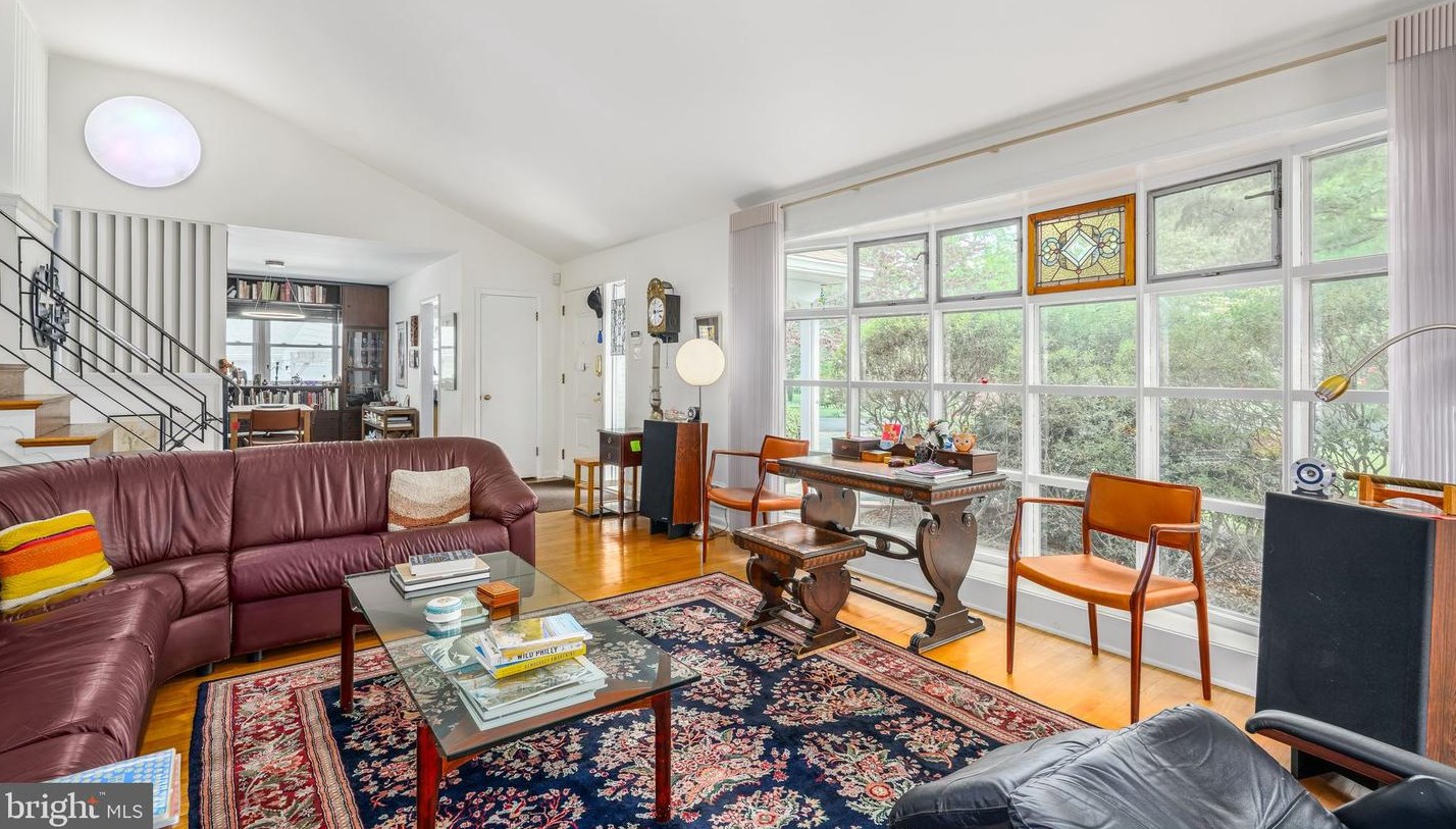 319 Longwood Dr, Tavistock NJ 08033-1039 exterior