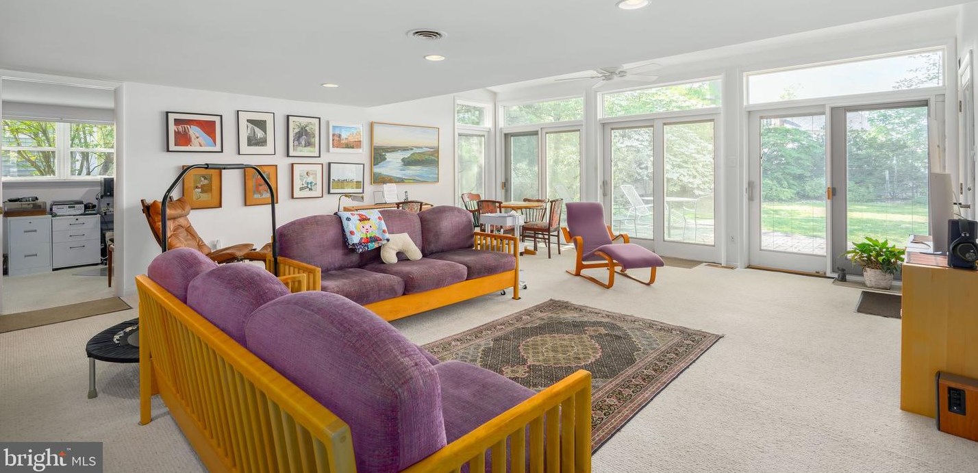 319 Longwood Dr, Tavistock NJ 08033-1039 exterior