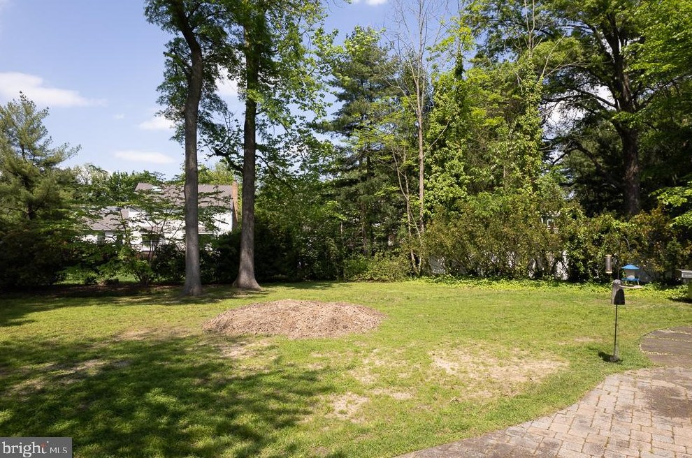 319 Longwood Dr, Tavistock NJ 08033-1039 exterior