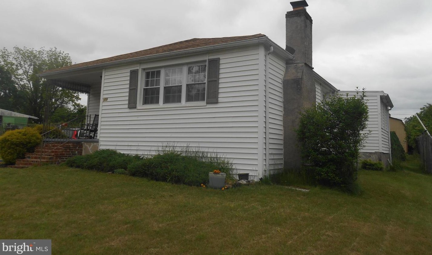 525 E Bryant Ave, Magnolia, NJ 08049