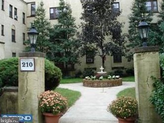 210 E Maple Ave, Camden, NJ 08109