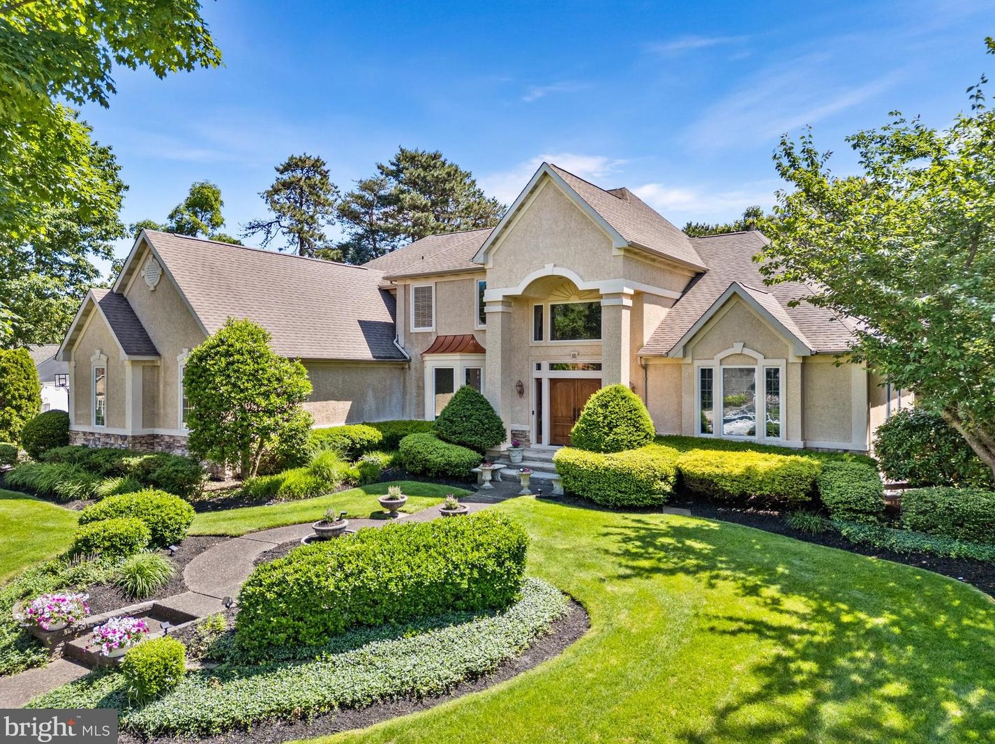 18 Simsbury Dr, Franklin Township, NJ 08043