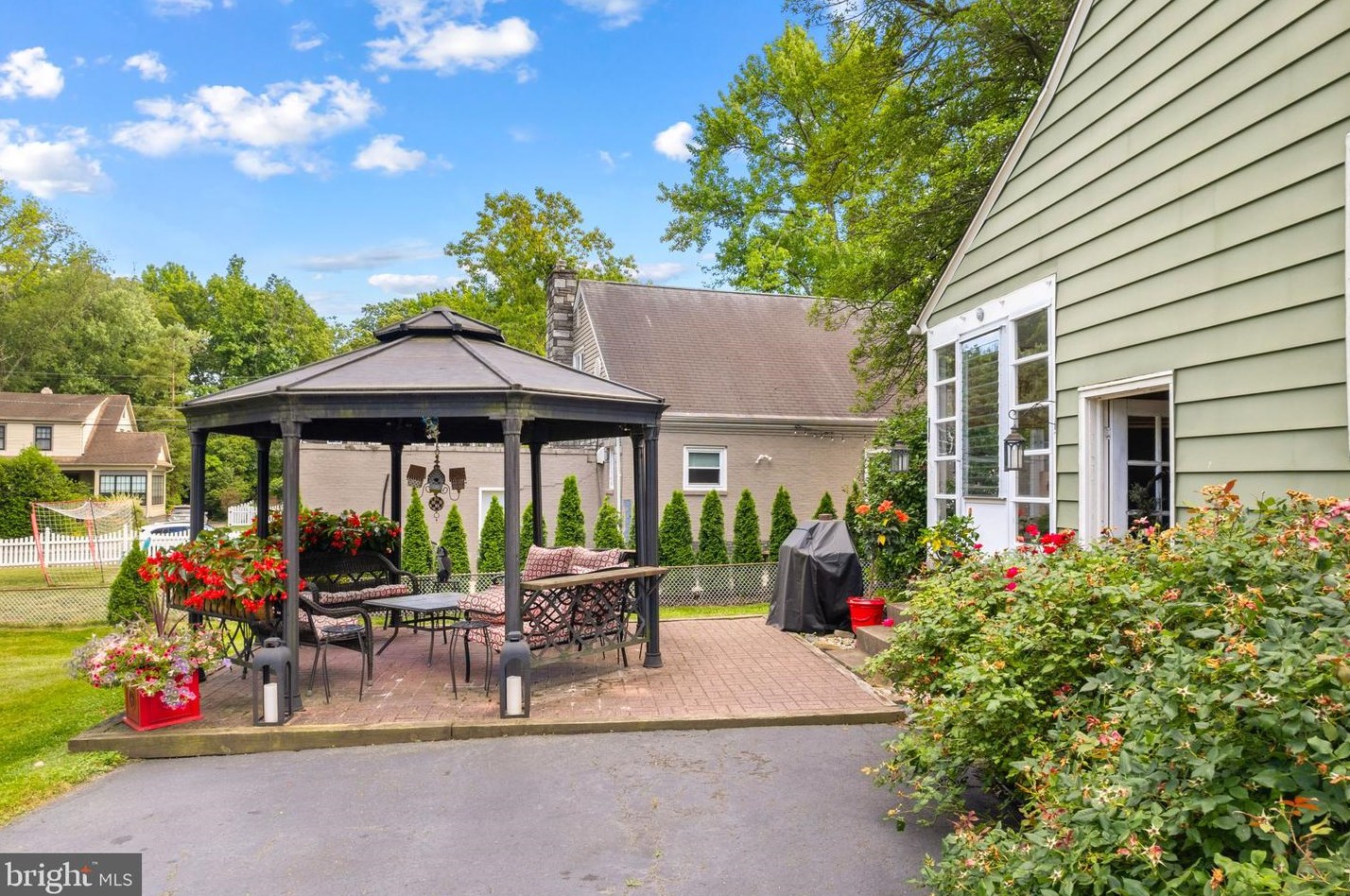 611 Grv St, Haddonfield NJ 08033-1217 exterior