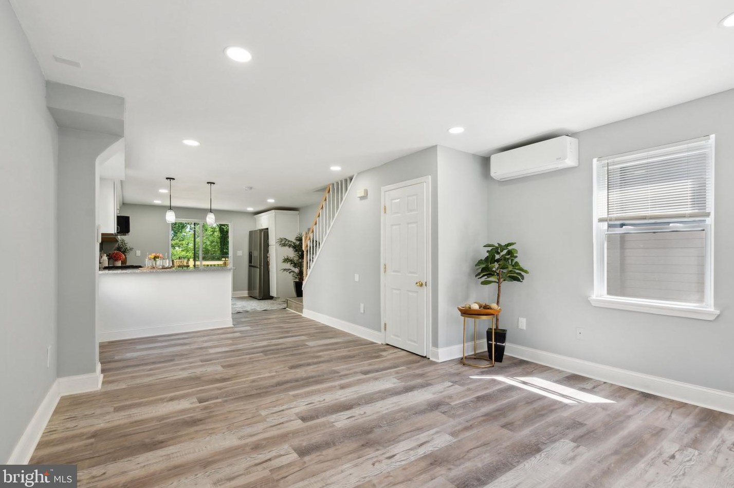 6240 Clayton Ave, Camden NJ 08109-1305 exterior