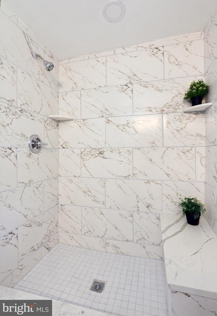 6240 Clayton Ave, Camden NJ 08109-1305 exterior