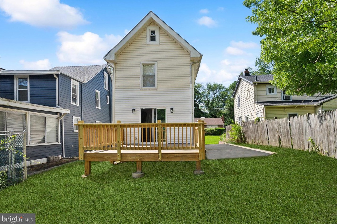 6240 Clayton Ave, Camden NJ 08109-1305 exterior