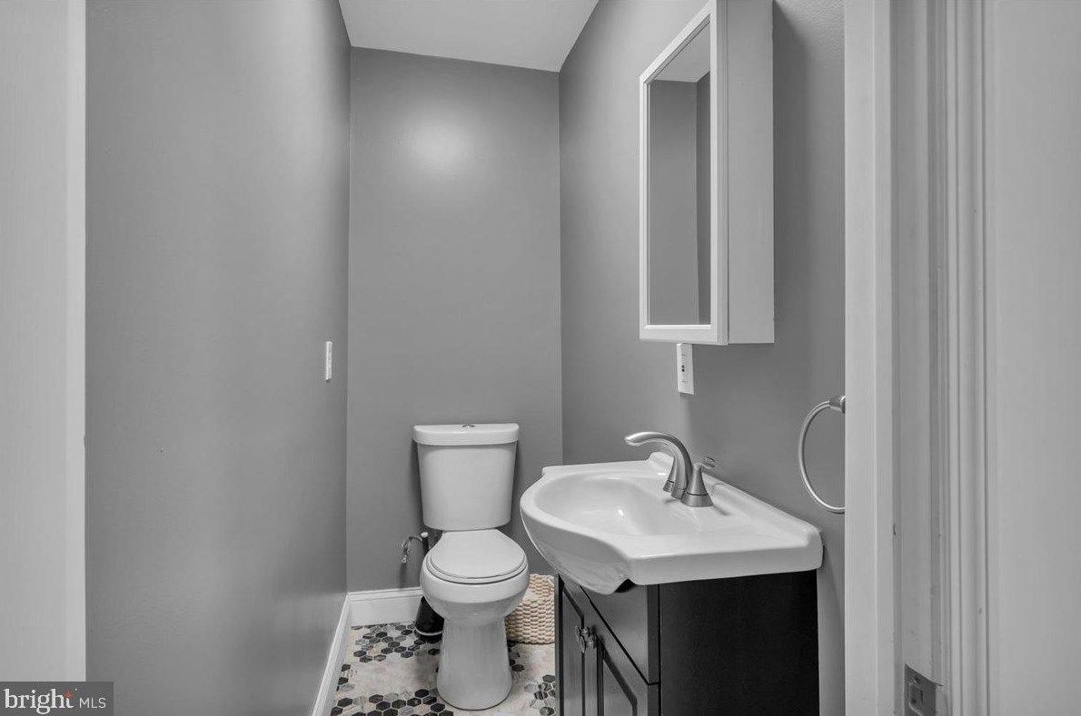 11 Atlantic, Camden NJ 08104-1204 exterior