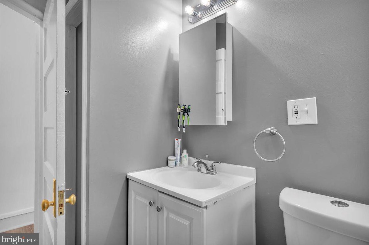 11 Atlantic, Camden NJ 08104-1204 exterior