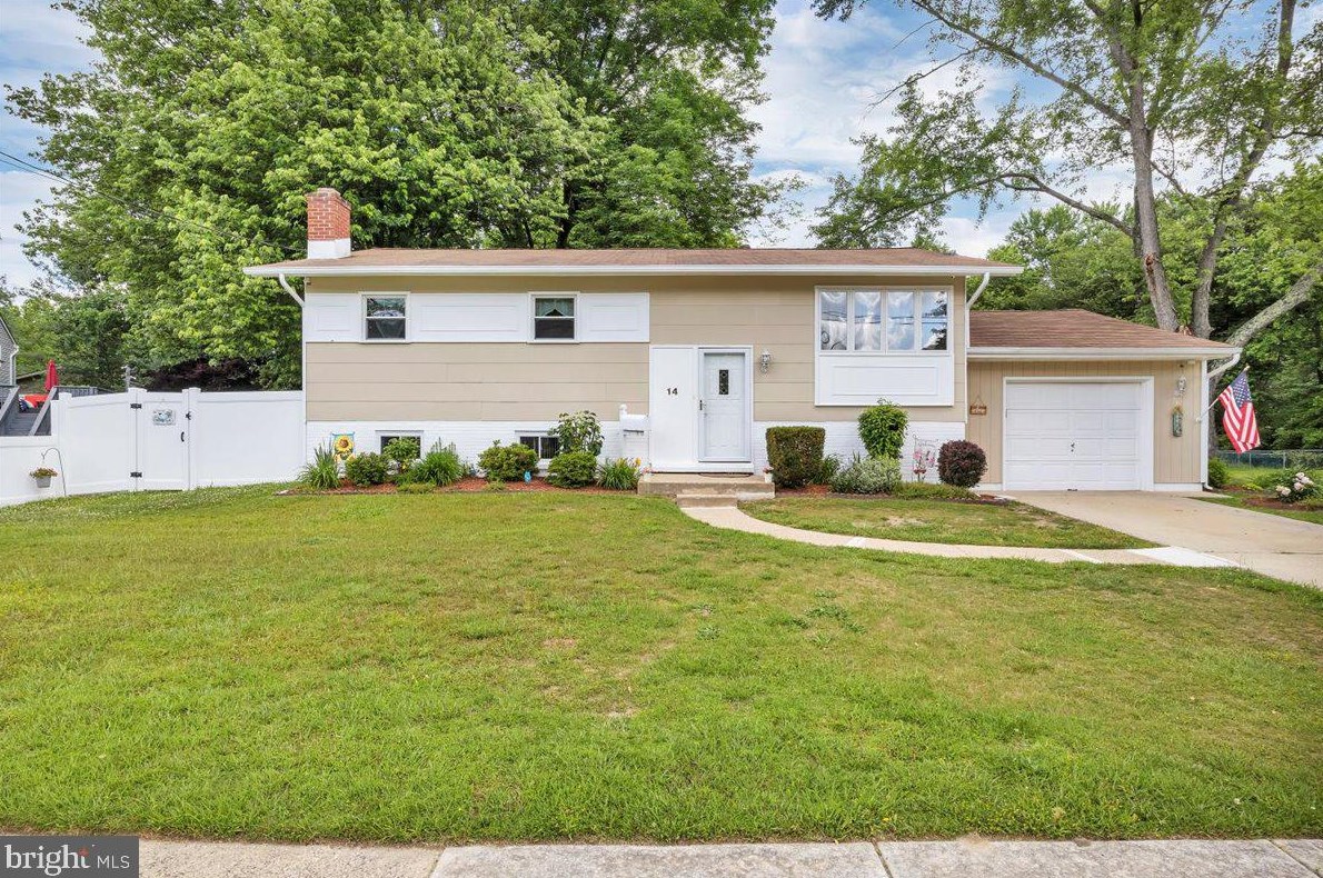14 Winding Way, Gibbsboro, NJ 08026-1425